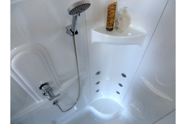 Гидромассажный бокс Royal Bath  120х80х217, прозрачное  стекло, белый профиль, левая, RB 8120BP2-T-L